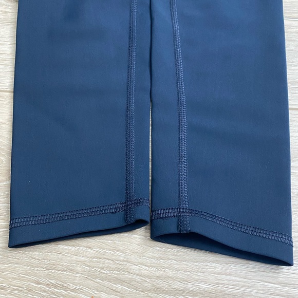 Alo Warrior Leggings - Picture 4 of 8